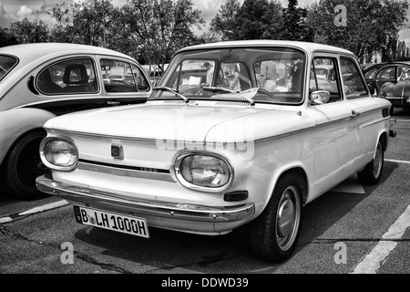 BERLIN - Mai 11: Auto NSU 1000 (schwarz-weiß), 26. Oldtimer-Tage Berlin-Brandenburg, 11. Mai 2013 Berlin, Deutschland Stockfoto