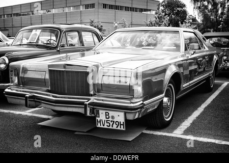 Auto Lincoln Continental Mark V (schwarz und weiß) Stockfoto