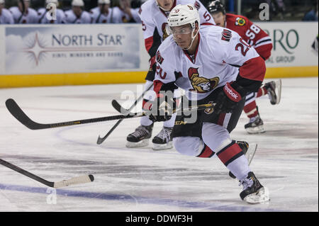 London Ontario, Kanada. 07. Sep, 2013. Andre Petersson (20) von den Ottawa Senators während eines Spiels auf der 2013 National Hockey League Rookie Turnier wird gespielt im Budweiser Gardens in London Ontario, Kanada am 7. September 2013.  Die Ottawa Senataors besiegte die Chicago Blackhawks mit einem Score von 4: 3 in einer Schießerei. Bildnachweis: Mark Spowart/Alamy Live-Nachrichten Stockfoto