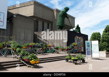 Die Kehrmaschinen, Teil des Festival der Nachbarschaft, Queen Elizabeth Hall Waterloo Bridge Terrasse, Southbank, London. Stockfoto