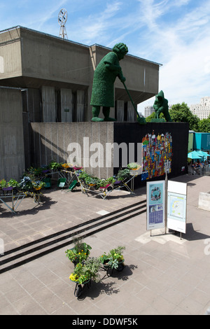 Die Kehrmaschinen, Teil des Festival der Nachbarschaft, Queen Elizabeth Hall Waterloo Bridge Terrasse, Southbank, London. Stockfoto