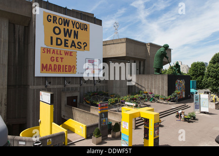 Wachsen Sie Ihre eigenen Ideen, Teil des Festival der Nachbarschaft, Queen Elizabeth Hall Waterloo Bridge Terrasse, Southbank, London. Stockfoto