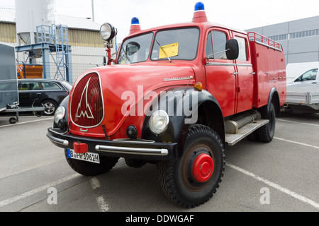 Feuerwehrfahrzeug Magirus-Deutz Rundhauber LF 16-TS Stockfoto