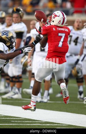 University Park, TX, USA. 7. September 2013. 7. September 2013: Southern Methodist Mustangs Wide Receiver Der'rikk Thompson (7) fängt einen Pass während einer NCAA College-Football-Spiel, wenn SMU Montana State Stadium Gerald J. Ford in University Park, TX gehostet. Neil Fonville/CSM/Alamy Live-Nachrichten Stockfoto