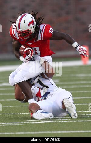 University Park, TX, USA. 7. September 2013. 7. September 2013: Southern Methodist Mustangs Wide Receiver Darius Joseph (18) fängt einen Pass während einer NCAA College-Football-Spiel, wenn SMU Montana State Stadium Gerald J. Ford in University Park, TX gehostet. Neil Fonville/CSM/Alamy Live-Nachrichten Stockfoto