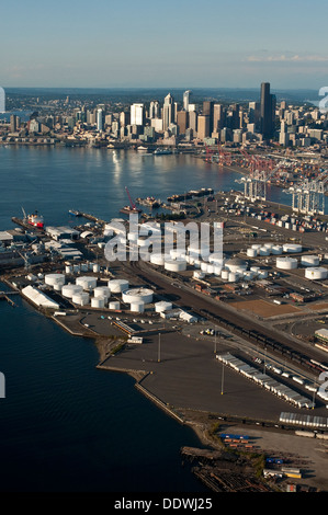 Retro-Bild von Seattle Skyline und South Industrial Area Stockfoto