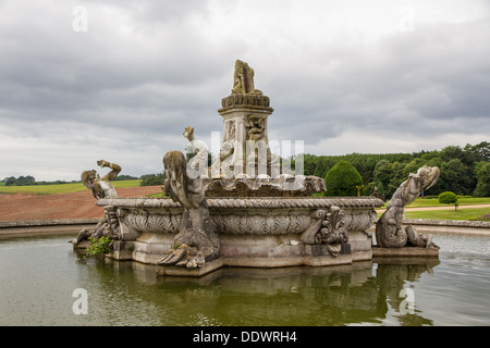 Die Ruinen von The Flora Fountain Witley Gericht Villa and Gardens in Worcestershire, England. Stockfoto