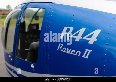 Logo an der Seite eines Hubschraubers R33 Raven II Stockfoto