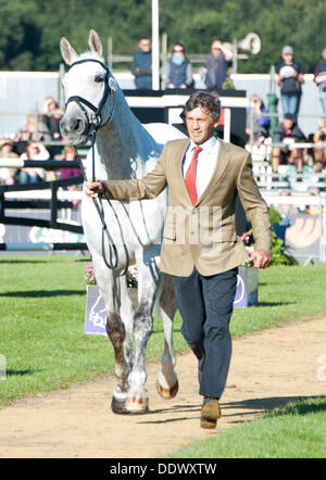 Stamford, UK. 8. September 2013. Andrew Nicholson (NZL) mit Avebury tagsüber 5 Burghley Horse Trials von Burghley House in Lincolnshire. Endkontrolle. Julie Badrick/Alamy Live-Nachrichten Stockfoto