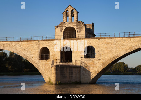 Kapelle St. Benezet auf der Brücke von St. Benezet von Avignon, Provence, Frankreich. Stockfoto