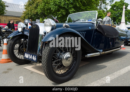 BERLIN - Mai 11: Auto Morgan, F-Serie Dreirädern, 26. Oldtimer-Tage Berlin-Brandenburg, 11. Mai 2013 Berlin, Deutschland Stockfoto