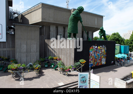 Die Kehrmaschinen,, Teil des Festival der Nachbarschaft, Queen Elizabeth Hall Waterloo Bridge Terrasse, Southbank, London. Stockfoto