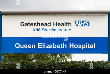 Zeichen außerhalb Gateshead Queen Elizabeth Hospital North East England, Großbritannien Stockfoto
