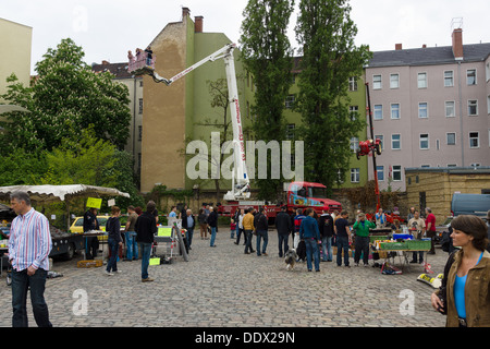 BERLIN - Mai 11: Besucher in der Ausstellung, 26. Oldtimer-Tage Berlin-Brandenburg, 11. Mai 2013 Berlin, Deutschland Stockfoto