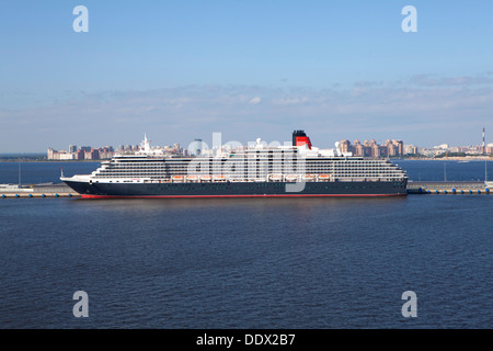 MS Queen Victoria (QV) Kreuzfahrtschiff der Cunard-Line angedockt an St.Petersburg Russland Stockfoto