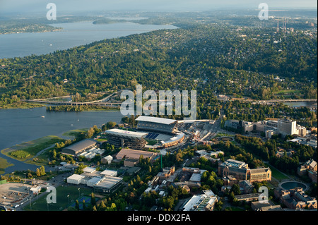 Seattle mit Luftbild des neu renovierten Husky Stadium Stockfoto