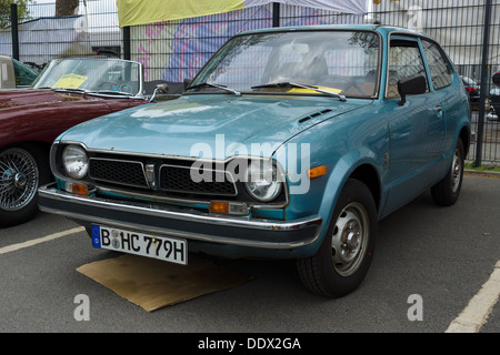 BERLIN - Mai 11: Der Kleinwagen Honda Civic 1976, 26. Oldtimer-Tage Berlin-Brandenburg, 11. Mai 2013 Berlin, Deutschland Stockfoto