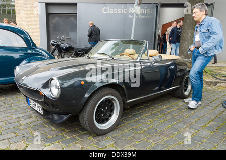 Der italienische Sportwagen Fiat 124 Sport Spider Stockfoto