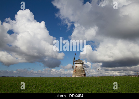 Windmühle auf dem Lande in Estland fotografiert Stockfoto