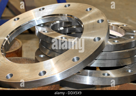 Neue Flansche in der Werkstatt des Werks Stockfoto