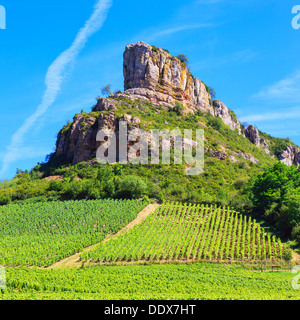 berühmte Solutre Rock mit Weinbergen in Burgund, Frankreich Stockfoto