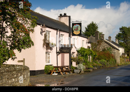 Lydford, Devonshire, Großbritannien zeigt der Pfarrei Kirche, das Schloss und das Castle Inn. Stockfoto