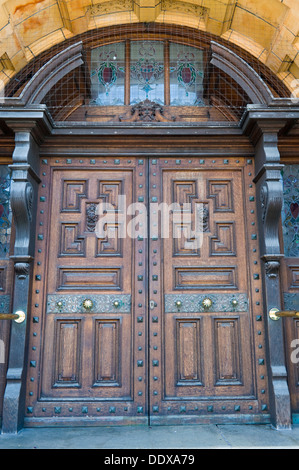 Vorderen Türen des Rathauses in Hereford Herefordshire England UK Stockfoto