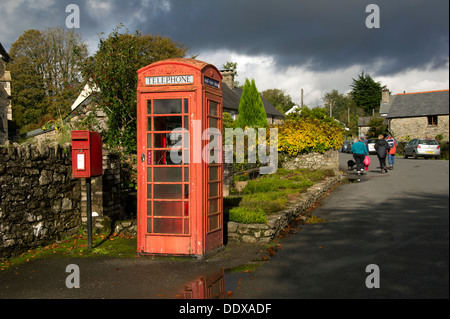 Lydford, Devonshire, Großbritannien zeigt der Pfarrei Kirche, das Schloss und das Castle Inn. Stockfoto