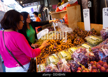 Obst und Gemüse-Markt, East Broadway, Chinatown, New York, Vereinigte Staaten von Amerika Stockfoto
