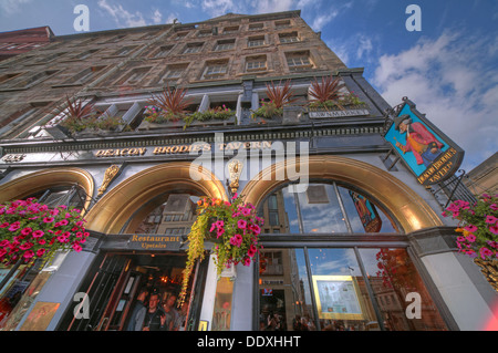 Diakon Brodies Taverne, Royal Mile, EDN, Stadt von Edinburgh, Scotland, UK - auf der Suche nach oben Stockfoto