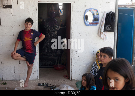 Domuz, Duhok Provinz - Nord-Irak (autonome Region Kurdistan) - domuz Flüchtlinge Camp Porträt der Familie in ihrem Haus Stockfoto