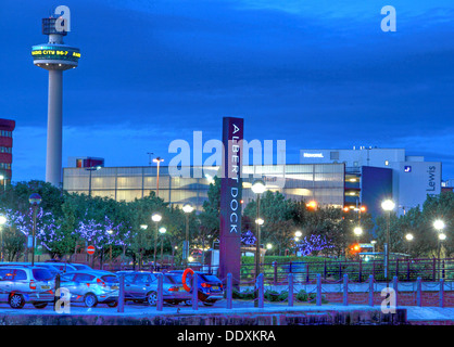 Melden Sie Albert Dock, Liverpool in der Nacht, Merseyside, England, UK, die blaue Stunde Stockfoto