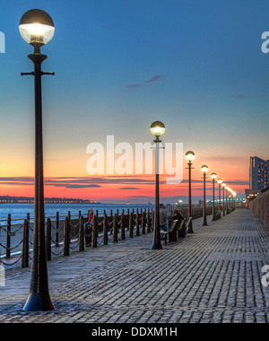 Albert Dock bei Nacht Liverpool Merseyside England UK Stockfoto