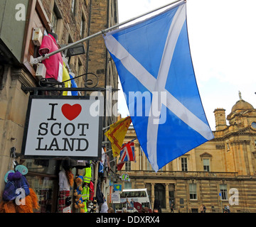 Ich liebe Scot Land shop Edinburgh Schottland Großbritannien mit Schottischer Flagge saltire weißes Kreuz auf blauem Hintergrund Stockfoto