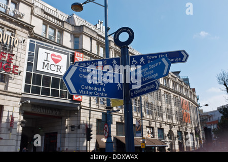 Straße Wegweiser, Corporation Street, Manchester UK Stockfoto