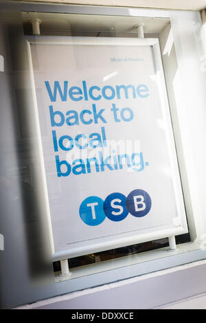 Aberystwyth, Großbritannien. 9. September 2013. Ein Zweig der TSB (Trustee Savings Bank) am ersten Tag von seiner neuen Inkarnation haben vom übergeordneten LloydsTSB als Bedingung für die Bank Bail-Out abgespalten wurde.   Terrace Road, Aberystwyth Wales UK, 9. September 2013 Bildnachweis: Keith Morris/Alamy Live-Nachrichten Stockfoto