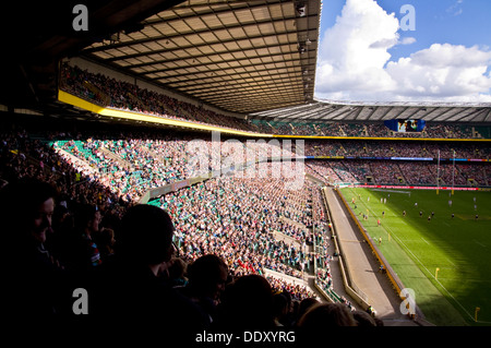 Unterstützer im Twickenham Rugby Stadium South West London England Stockfoto