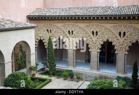 Innenhöfe von Santa Isabel, Aljaferia Palast, Zaragoza, Spanien, 2007. Künstler: Samuel Magál Stockfoto