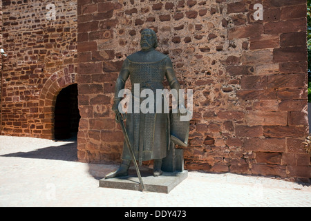 Eine Statue in der Burg von Silves, Silves, Portugal, 2009. Künstler: Samuel Magál Stockfoto