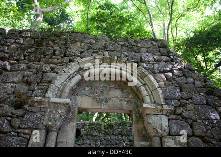 Die Kirche von São Pedro de Canaferrim in das Castelo Dos Mouros, Sintra, Portugal, 2009. Künstler: Samuel Magál Stockfoto