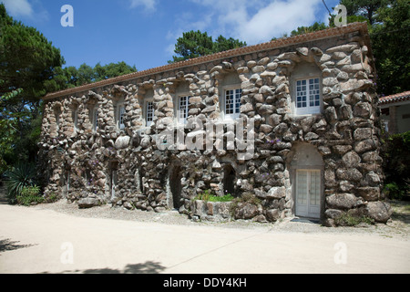 Boulder-Haus im Monserrate Park, Sintra, Portugal, 2009. Künstler: Samuel Magál Stockfoto