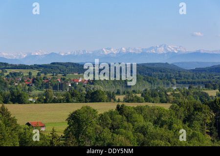 Apfeldorf und des Lechs vor den Alpen, gesehen aus Reichling, Alpenvorland Stockfoto