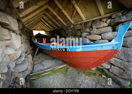 Traditionelles Boot in einem Schuppen Stockfoto