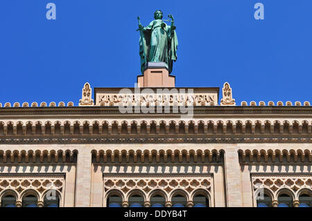 Statue der Justitia auf dem Gebäude der Regierung von Oberbayern, Maximilianstraße Straße, München, Bayern, Deutschland Stockfoto