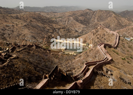 Stadtmauer von Jaigarh Fort, Bernstein, Rajasthan, Indien, Asien Stockfoto