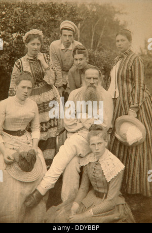 Russische Schriftsteller Leo Tolstoy mit seiner Familie, Jasnaja Poljana, Russland, Ende 19. Jahrhundert(?).  Künstler: Semyon Abamalek-Lasarew Stockfoto