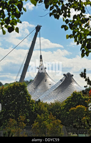 Baldachin-Struktur im Olympiapark, München, Bayern Stockfoto