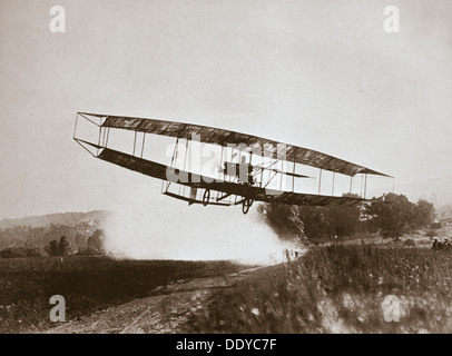 Amerikanischer Flieger Glenn Curtiss machen die erste Schwer-alsluft Flug in seinem "Juni-Bug", 1908. Künstler: Edwin Levick Stockfoto