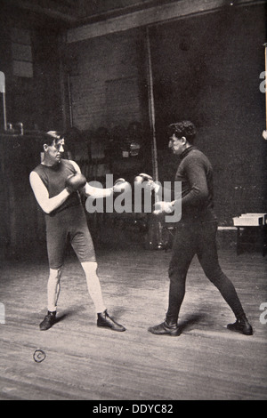 James J Corbett, US-amerikanischer Boxer, training mit Jim Kennedy, 1900. Künstler: unbekannt Stockfoto