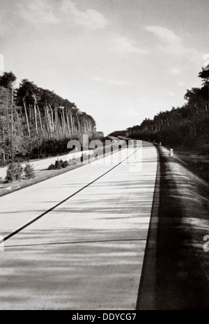 Einer der vielen von den Nazis, Deutschland, 1936 gebauten Straßen. Künstler: unbekannt Stockfoto